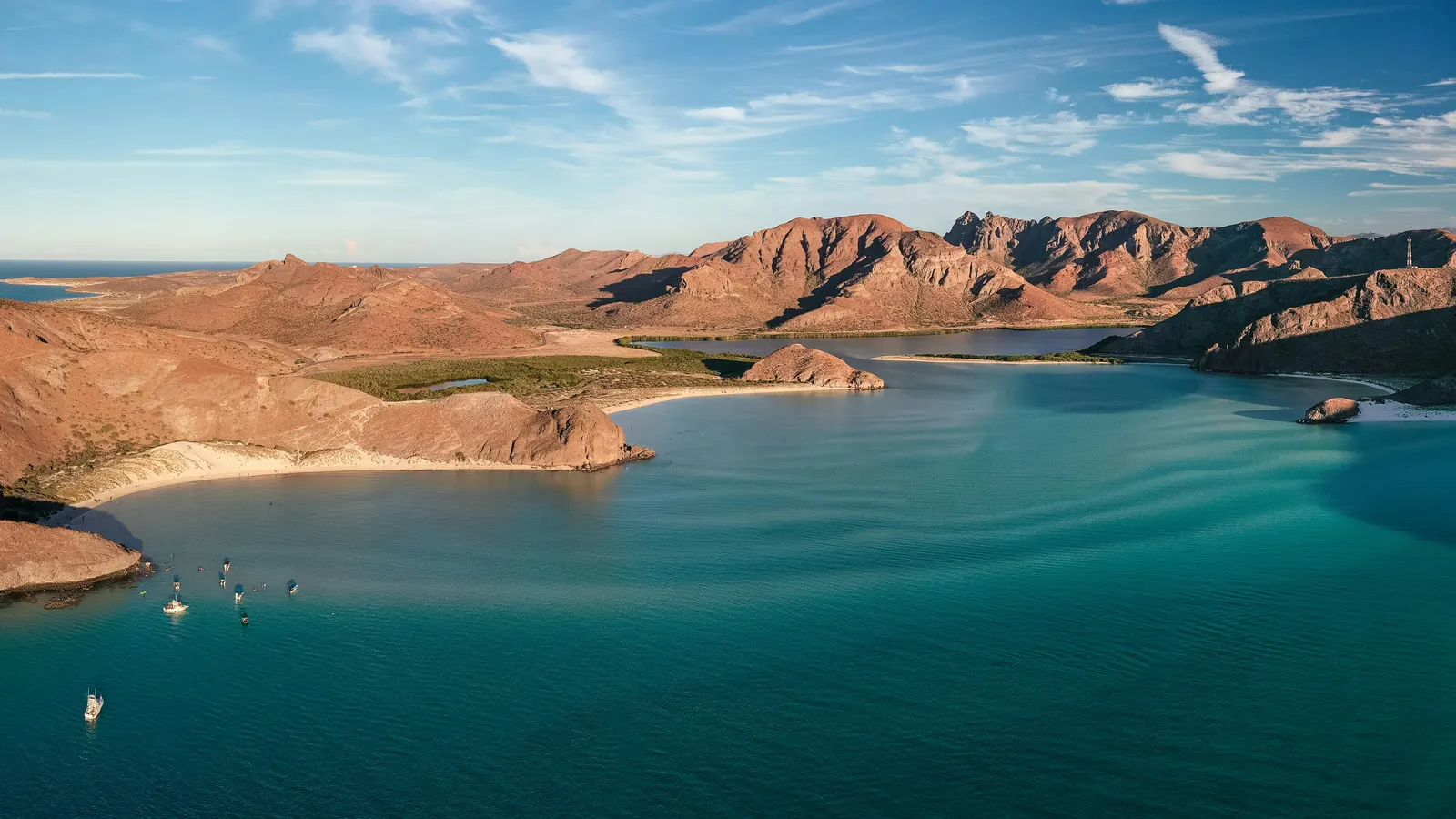 Baie turquoise près de La Paz, vue du ciel