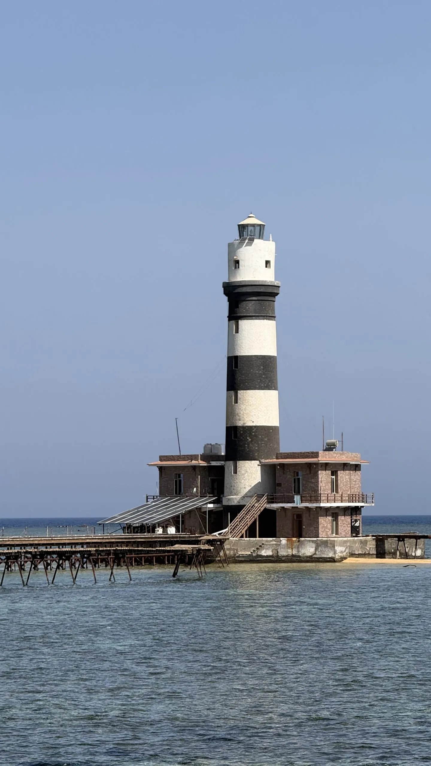 Le phare du récif de Daedalus, sud de la mer Rouge